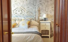 Apartamento Sobrecueva En Emilio Laria
